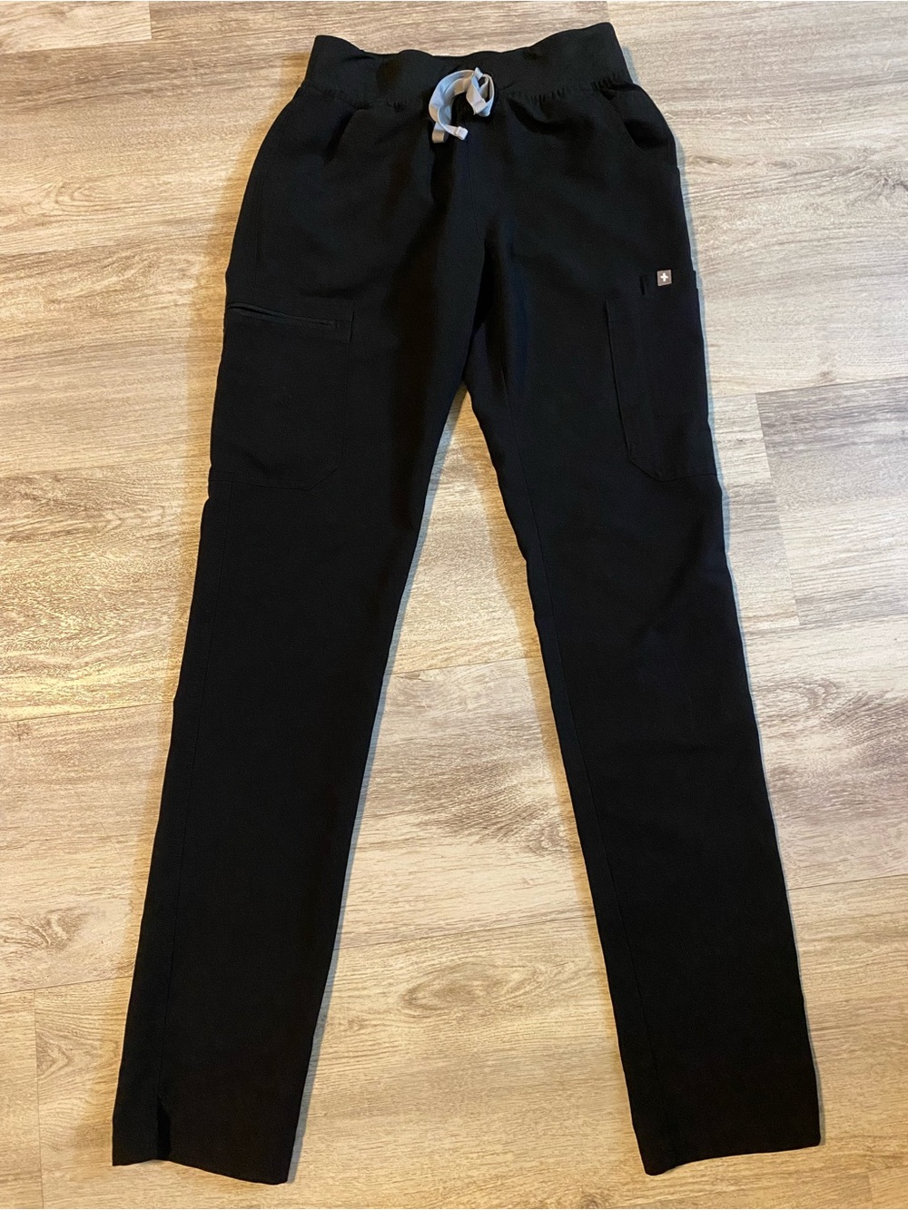 Figs Black Yola Skinny Scrub Pants in XXS Tall - Picture 3 of 5